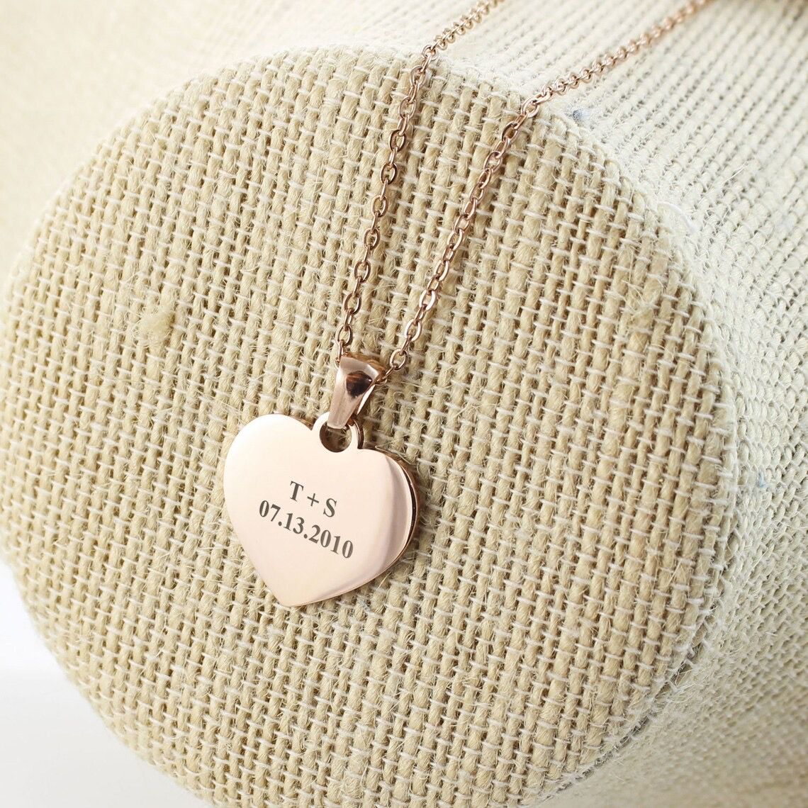Collier cœur gravé