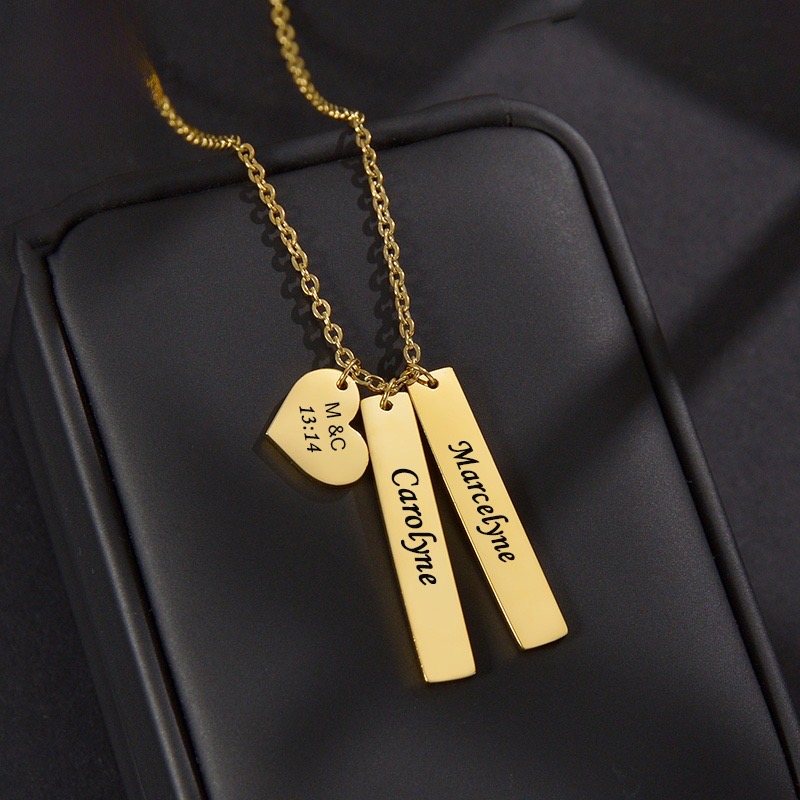 Collier à plaques gravées